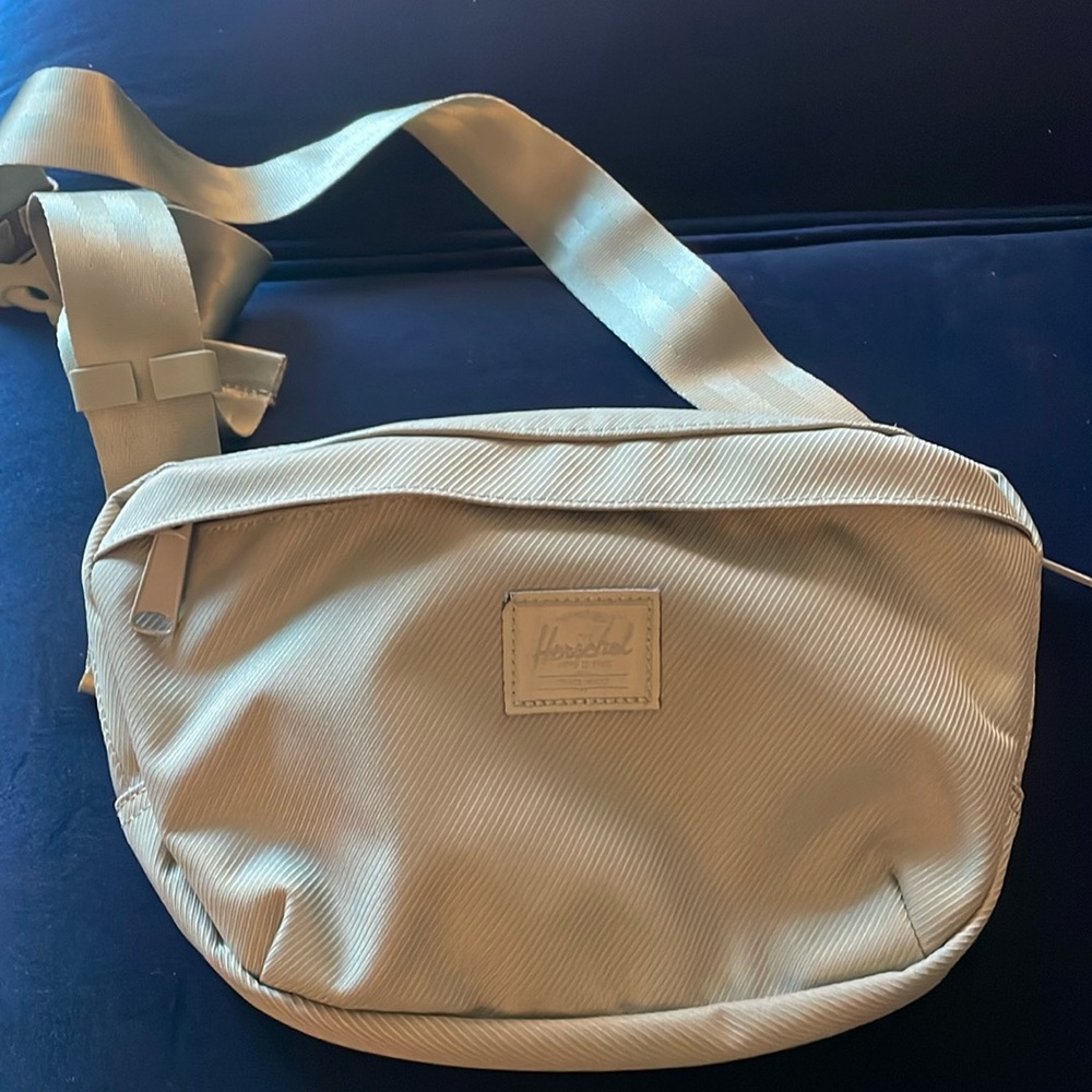 Herschel Fannypack/Bum Bag (NWOT)